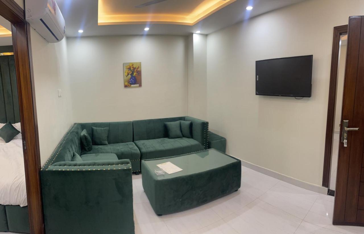 Отель Premier Heights Jhelum Экстерьер фото