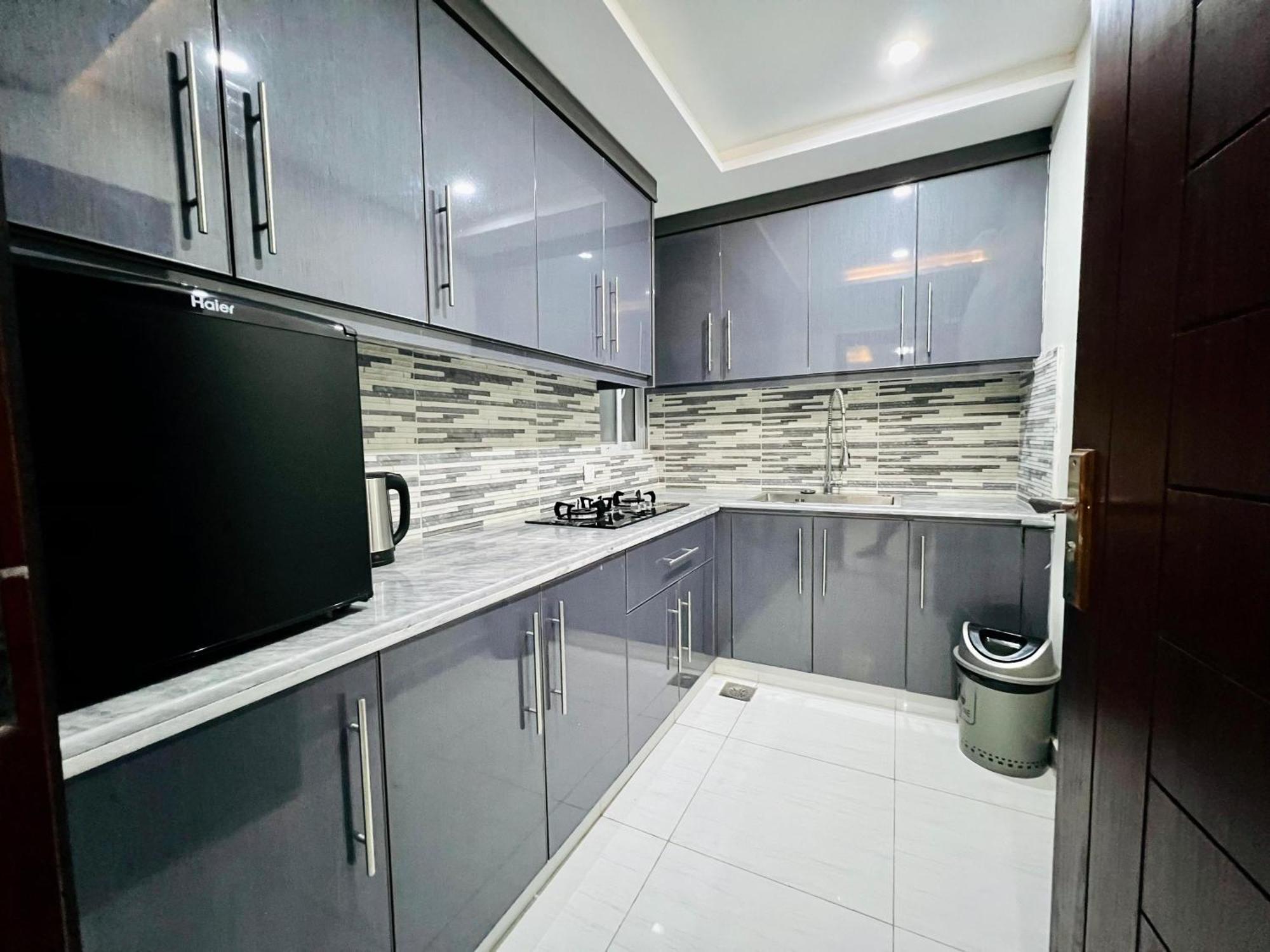 Отель Premier Heights Jhelum Экстерьер фото