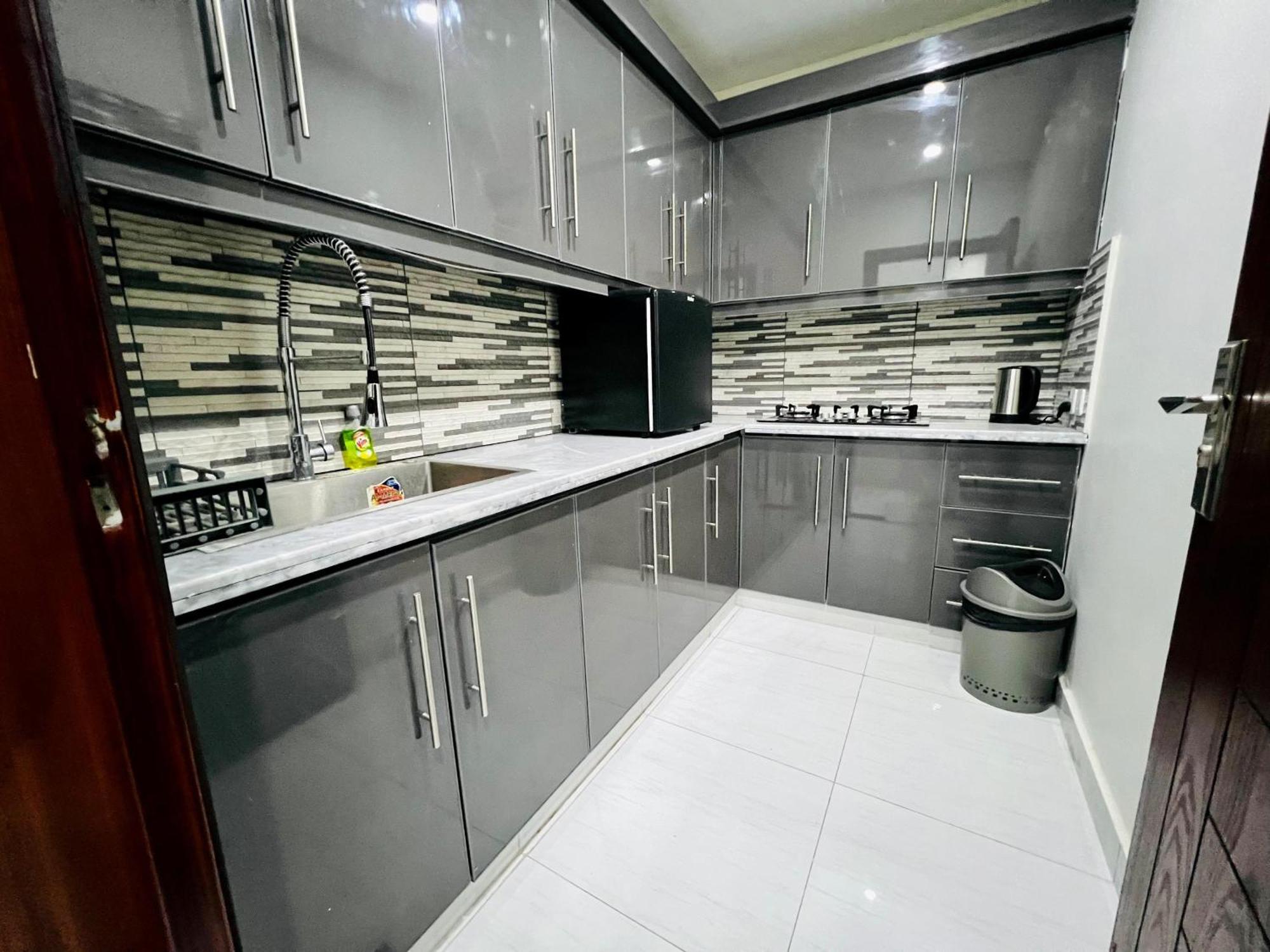 Отель Premier Heights Jhelum Экстерьер фото