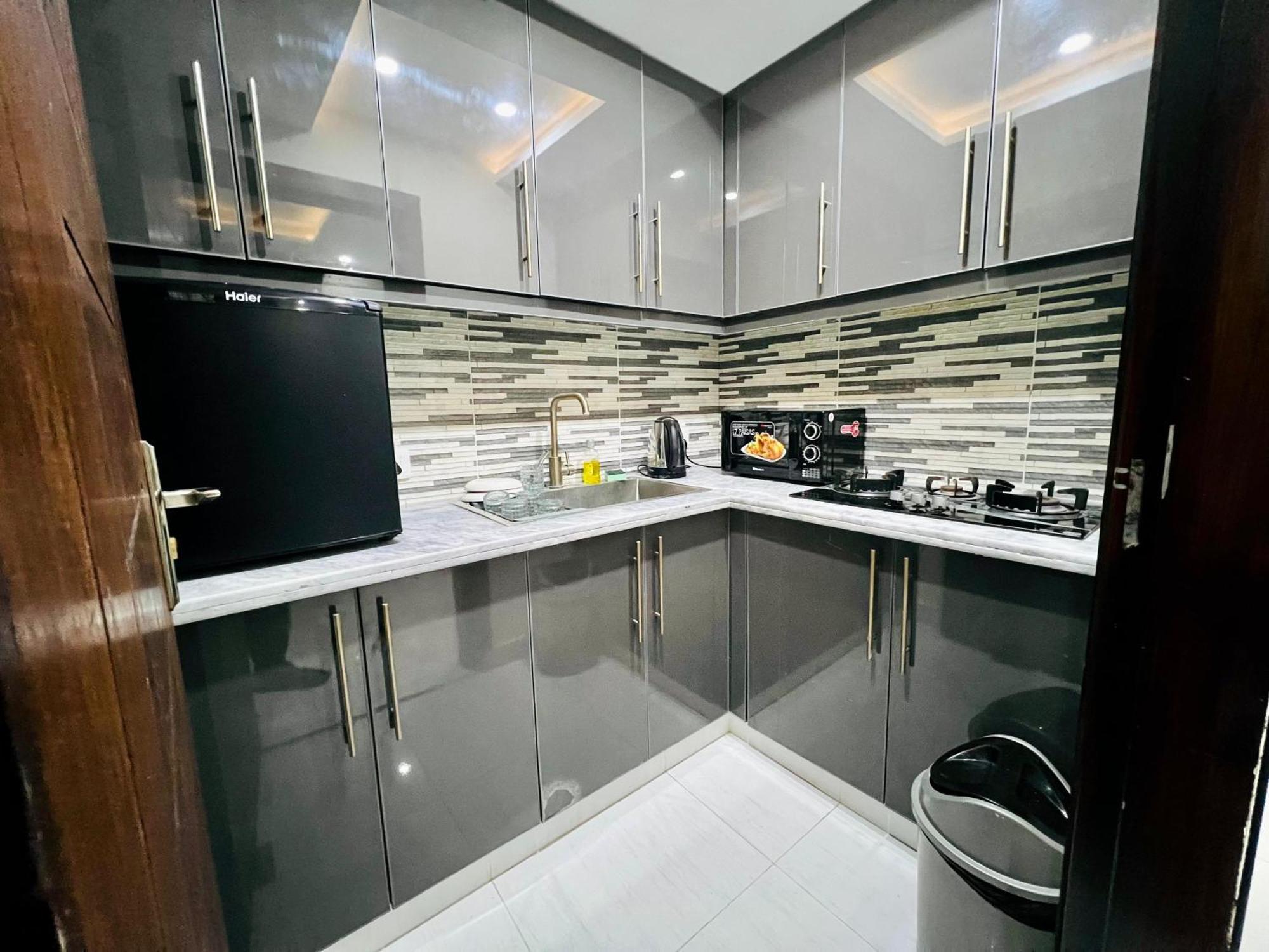 Отель Premier Heights Jhelum Экстерьер фото
